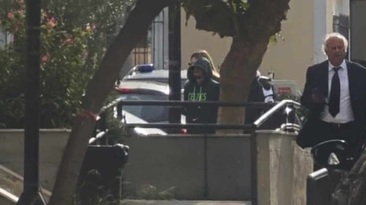 Ο 29χρονος την ώρα που φτάνει στα δικαστήρια
