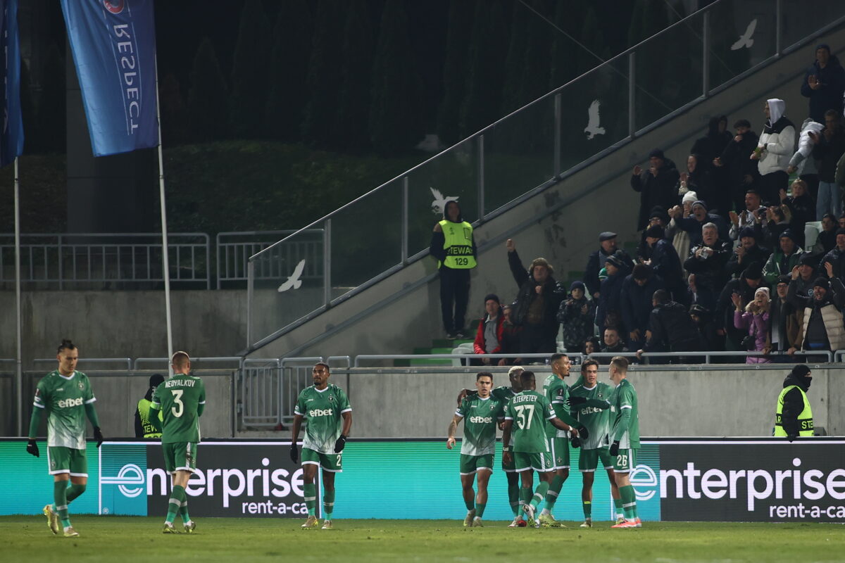 Οι παίκτες της Λουντογκόρετς πανηγυρ΄ζιουν το γκολ