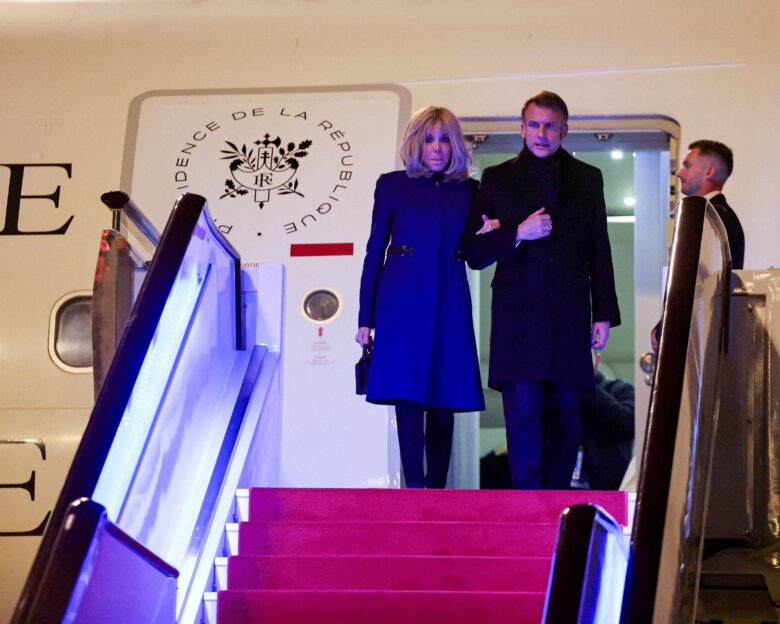 Μπριζίτ Μακρόν: Οι 3 πιο κακές στιγμές της – Το πρωτόκολλο, το χαστούκι στον Μακρόν και οι «βρωμιάρες σκύλες»