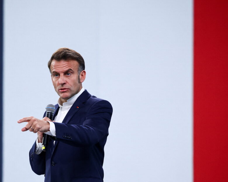 Εμανουέλ Μακρόν: «Πρέπει να συνεχίσουμε να ασκούμε πίεση στη Ρωσία γιατί εκείνη δεν επιδιώκει την ειρήνη»