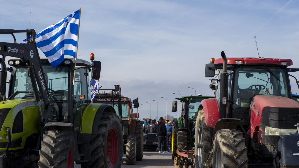 Αγρότες στο μπλόκο των Μαλγάρων