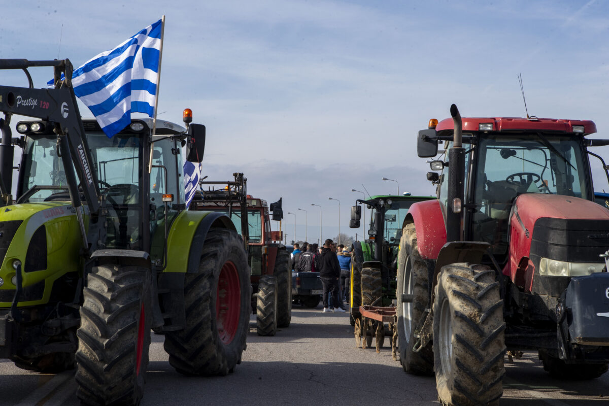 Αγρότες στο μπλόκο των Μαλγάρων
