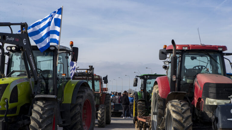 Αγρότες στο μπλόκο των Μαλγάρων