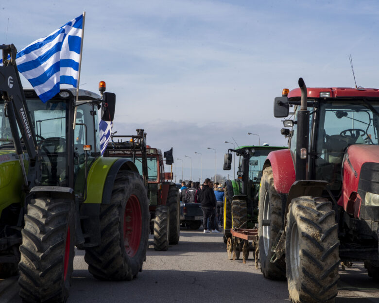 Μπλόκα αγροτών: Απόβαση στο λιμάνι της Θεσσαλονίκης – Κρίσιμη η αυριανή σύσκεψη στη Νίκαια