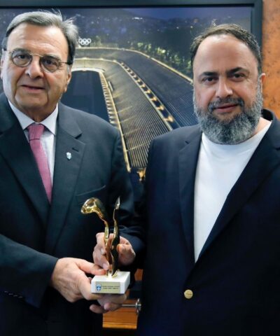 Ο Ισίδωρος Κούβελος με τον Βαγγέλη Μαρινάκη