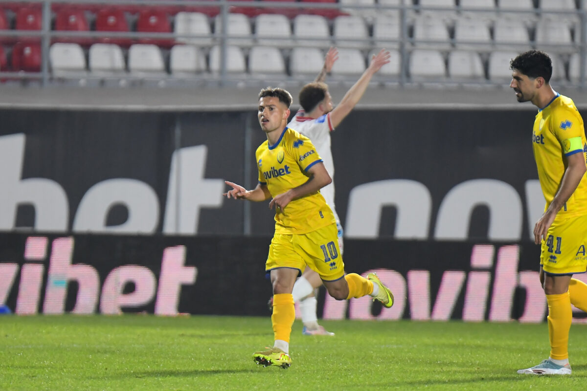 Ο Ματσάν πανηγυρίζει για τον Παναιτωλικό