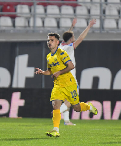 Ο Ματσάν πανηγυρίζει για τον Παναιτωλικό