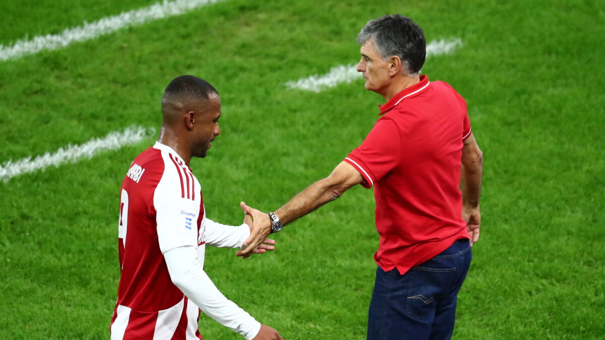 Ο Μεντιλίμπαρ με τον Ελ Κααμπί σε αγώνα του Ολυμπιακού (ΑΡΓΥΡΩ ΑΝΑΣΤΑΣΙΟΥ