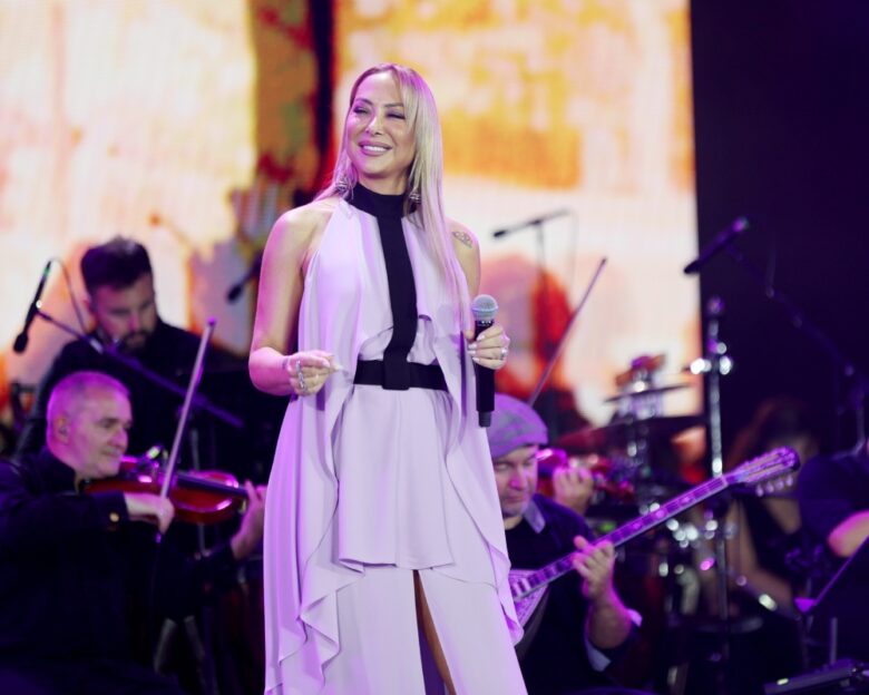 Αγροτικά μπλόκα: Η Μελίνα Ασλανίδου εγκλωβίστηκε στο λιμάνι του Βόλου – Η πρώτη της αντίδραση