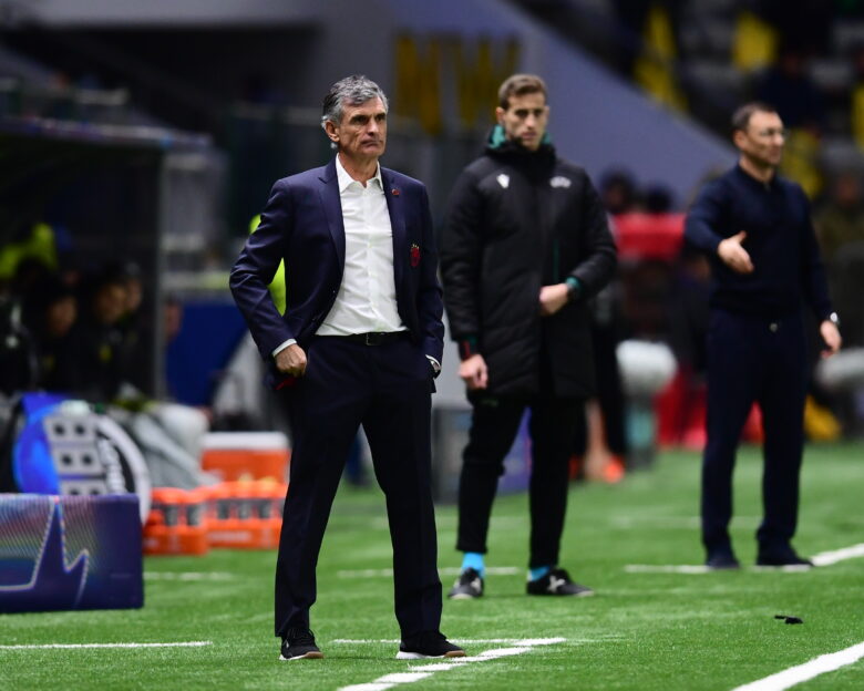 Μεντιλίμπαρ μετά το διπλό του Ολυμπιακού: «Ήμασταν καταιγιστικοί – Θα ανησυχήσουμε για την πρόκριση μετά τα Χριστούγεννα»