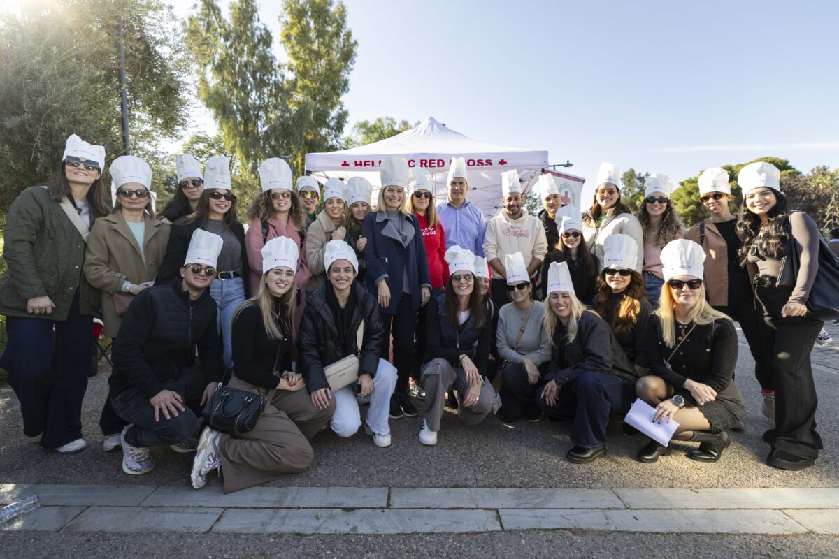 Η Coca-Cola και ο Ελληνικός Ερυθρός Σταυρός μαζί αυτά τα Χριστούγεννα: Μια μεγάλη αγκαλιά για τους συνανθρώπους μας που έχουν ανάγκη