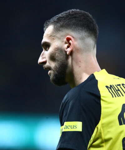 Ο Μήτογλου με τη φανέλα της ΑΕΚ (ΜΑΡΚΟΣ ΧΟΥΖΟΥΡΗΣ