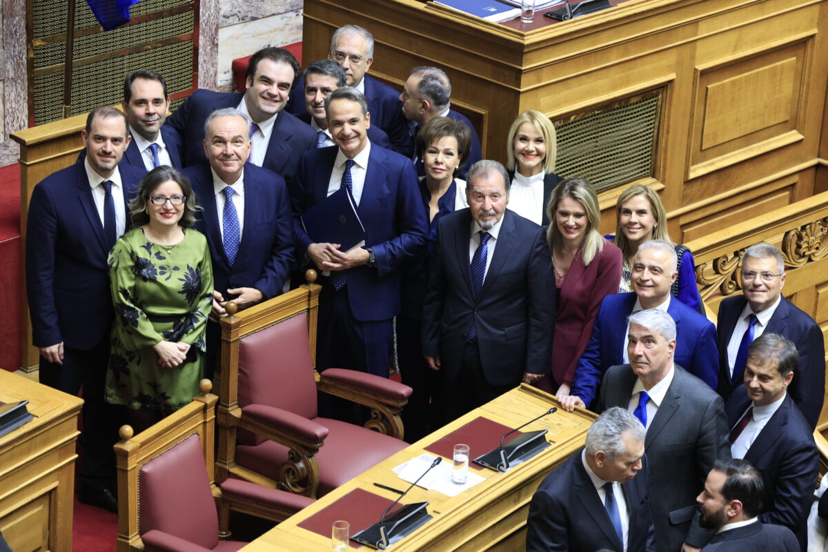 Ο Κυριάκος Μητσοτάκης με «γαλάζιους» βουλευτές