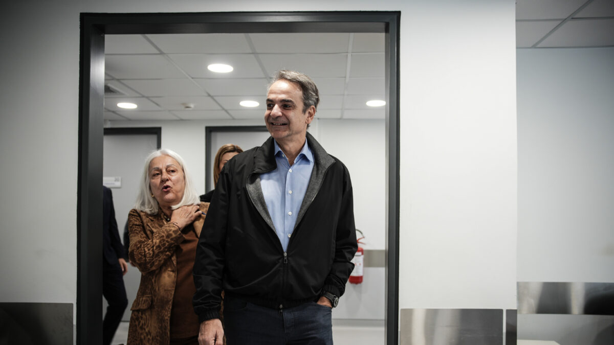 Επίσκεψη του Κυριάκου Μητσοτάκη στους ανακαινισμένους χώρους του κέντρου υγείας στο Μαρκόπουλο