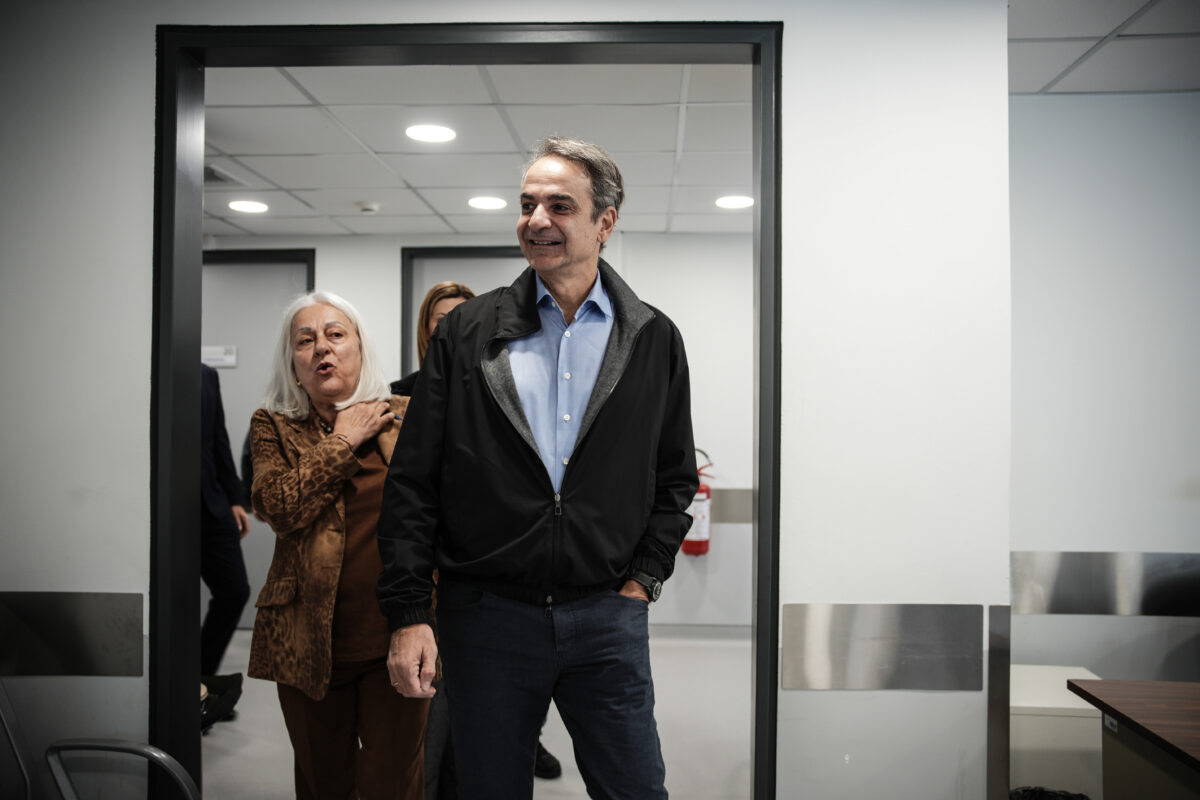 Επίσκεψη του Κυριάκου Μητσοτάκη στους ανακαινισμένους χώρους του κέντρου υγείας στο Μαρκόπουλο