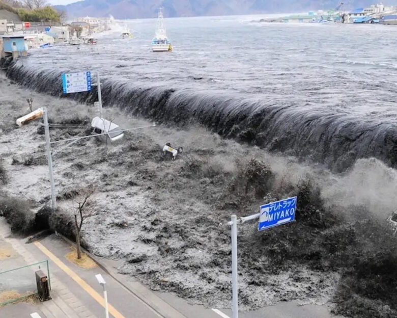 Ισχυρός σεισμός μεγέθους 7,2 Ρίχτερ στην Ιαπωνία: Προειδοποίηση για τσουνάμι