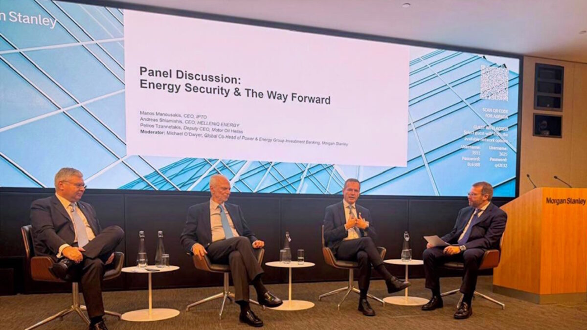 Ο Πρόεδρος και Διευθύνων Σύμβουλος του ΑΔΜΗΕ Μάνος Μανουσάκης κατά τη συζήτηση με θέμα την Ενεργειακή Ασφάλεια με τη συμμετοχή των κ.κ. Ανδρέα Σιάμισιη (HELLENiQ ENERGY) και Π.έτρου Τζαννετάκη (Motor Oil Hellas)