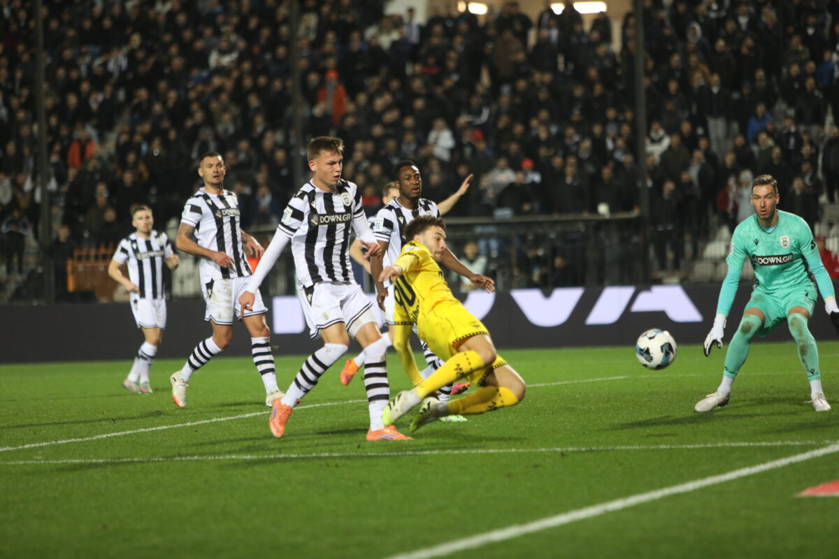 Ο Μορόν σε προσπάθεια κόντρα στον ΠΑΟΚ (ΒΑΣΙΛΗΣ ΒΕΡΒΕΡΙΔΗΣ