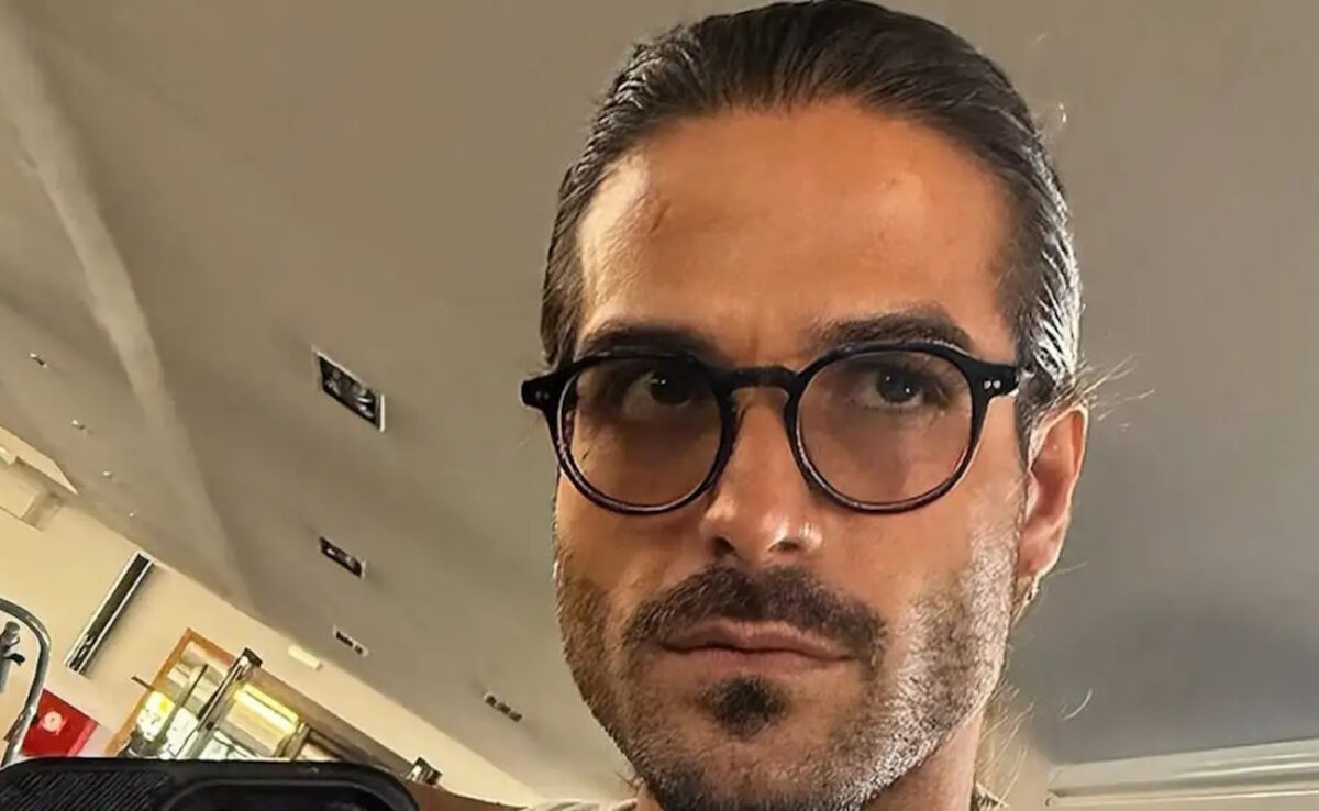 Άρης Μουγκοπέτρος: Συνελήφθη μετά από μήνυση της συζύγου του για ενδοοικογενειακή απειλή