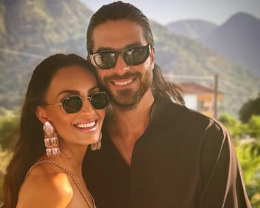 Ο Άρης Μουγκοπέτρος με την εν διαστάσει σύζυγό του