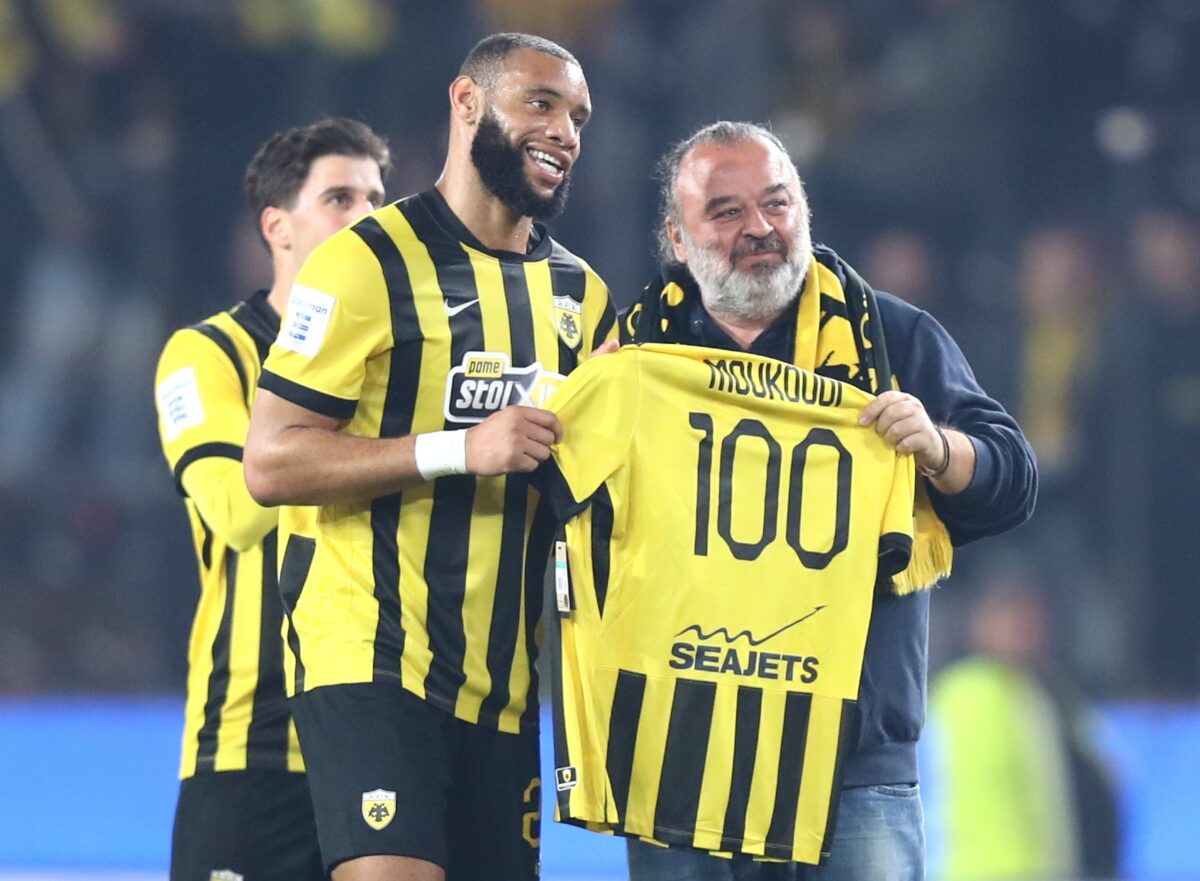 Ο Μουκουντί με τον Μάριο Ηλιόπουλο (ΜΑΡΚΟΣ ΧΟΥΖΟΥΡΗΣ