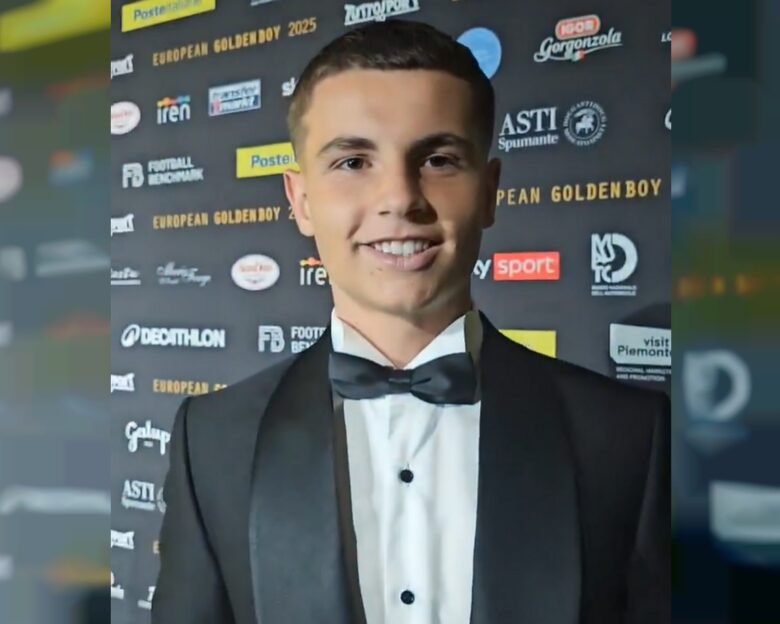 Ολυμπιακός για Χρήστο Μουζακίτη: «Έφθασε η ώρα για το βραβείο»