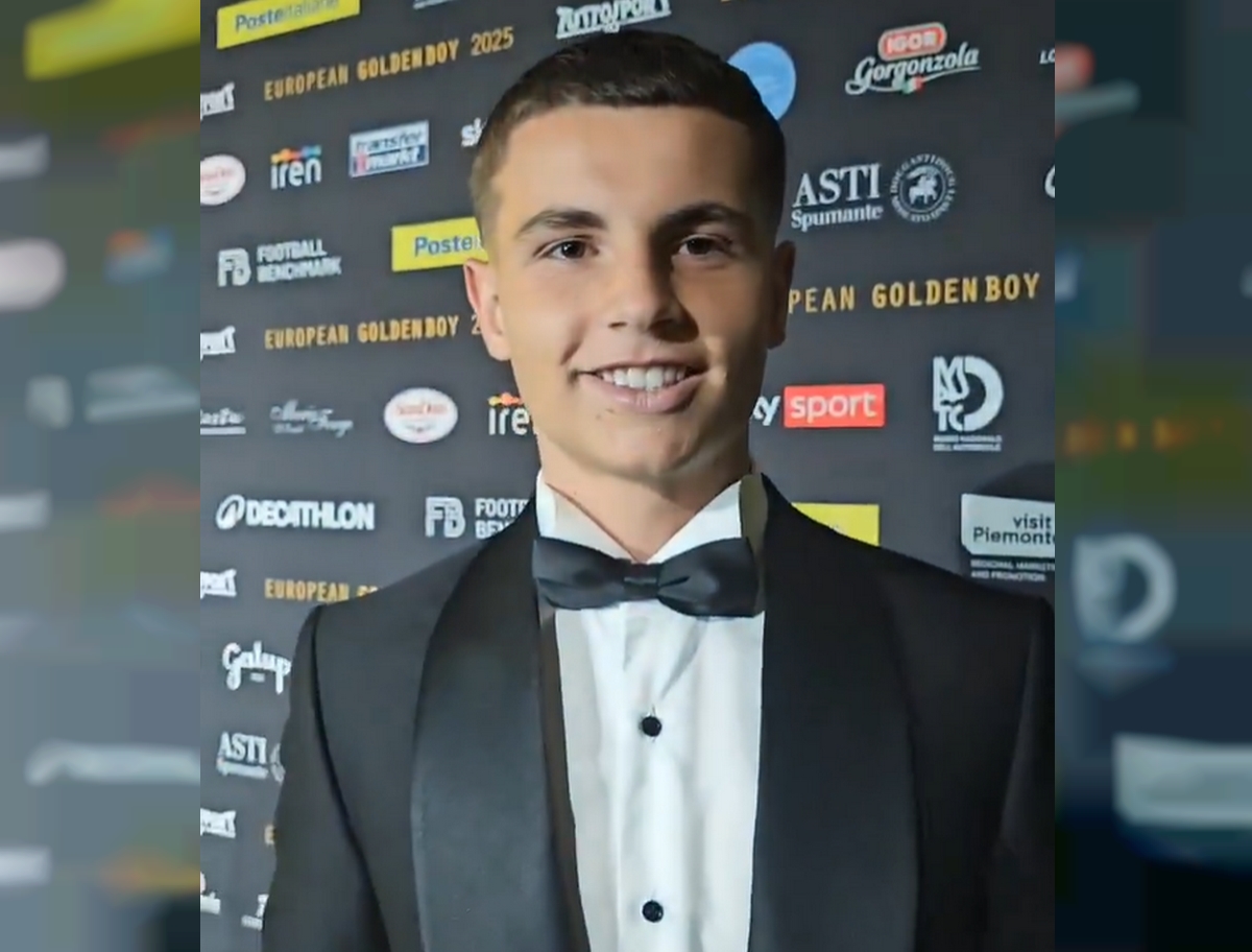 Ολυμπιακός για Χρήστο Μουζακίτη: «Έφθασε η ώρα για το βραβείο»