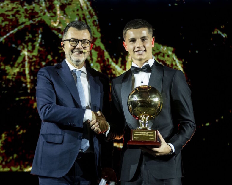 Χρήστος Μουζακίτης: Ποιους νίκησε για το βραβείο του Golden Boy Web – Άφησε πίσω παίκτες αξίας 623 εκατομμυρίων ευρώ