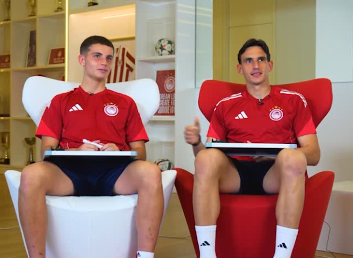 Ολυμπιακός: Μουζακίτης vs Μπότης σε ένα ξεκαρδιστικό «εσύ ή εγώ»