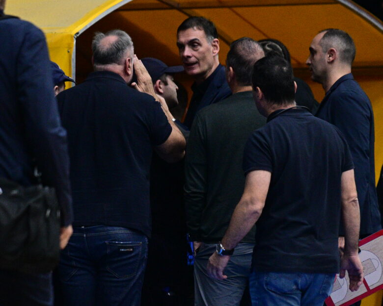 Γιώργος Μπαρτζώκας: Επεισόδιο με τον προπονητή του Ολυμπιακού στο Περιστέρι και οπαδό που τον έβρισε