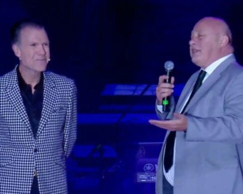 Τα «γαλλικά» του Μπέου στον Πολύζο στο άναμμα του δέντρου στον Βόλο: «Πάντα κάνει κάποια μ@@@@@@»