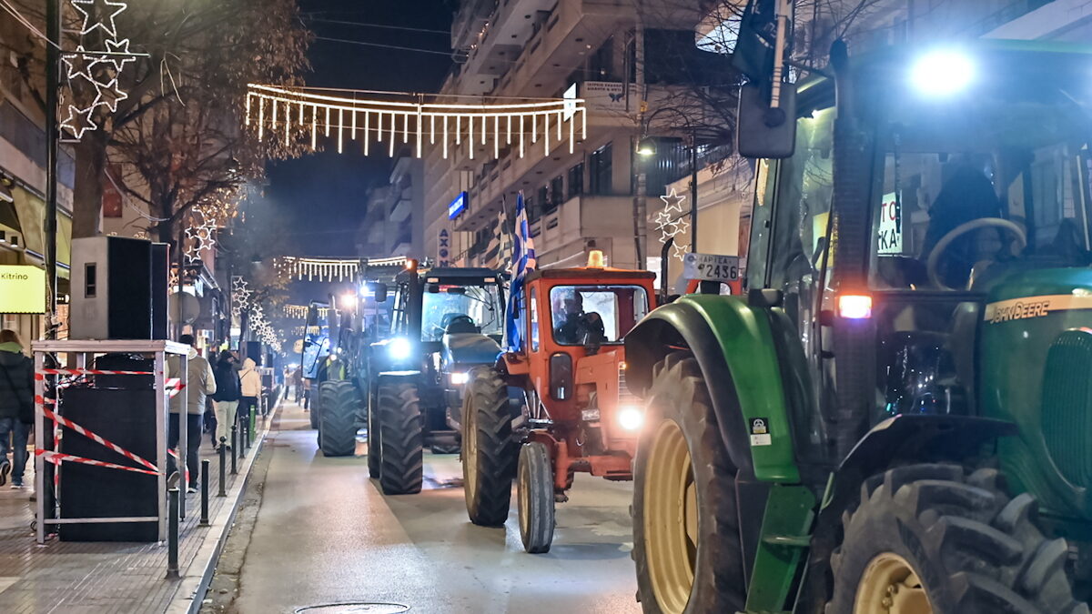 Στο κέντρο της Λάρισας τα τρακτέρ απο το μπλόκο της Νίκαιας