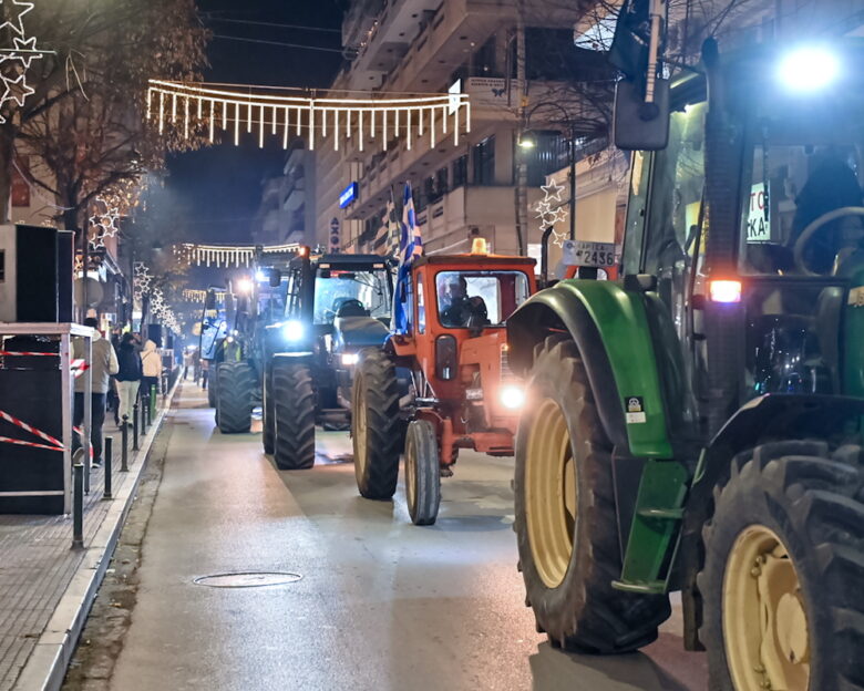 Στο κέντρο της Λάρισας τα τρακτέρ απο το μπλόκο της Νίκαιας