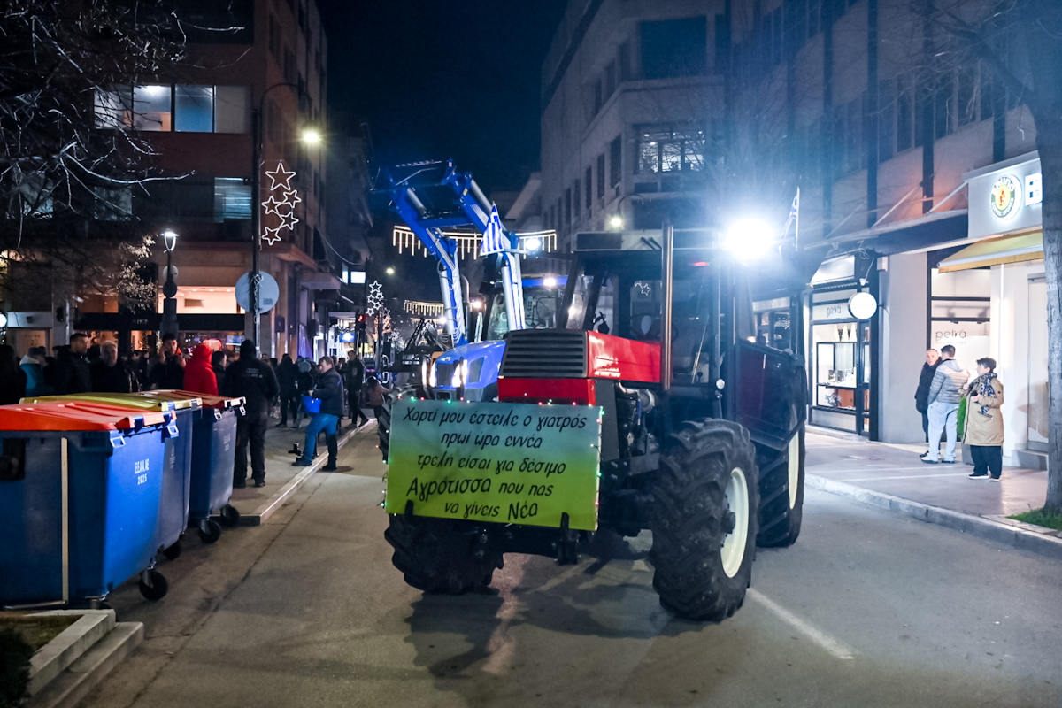 Στο κέντρο της Λάρισας τα τρακτέρ απο το μπλόκο της Νίκαιας