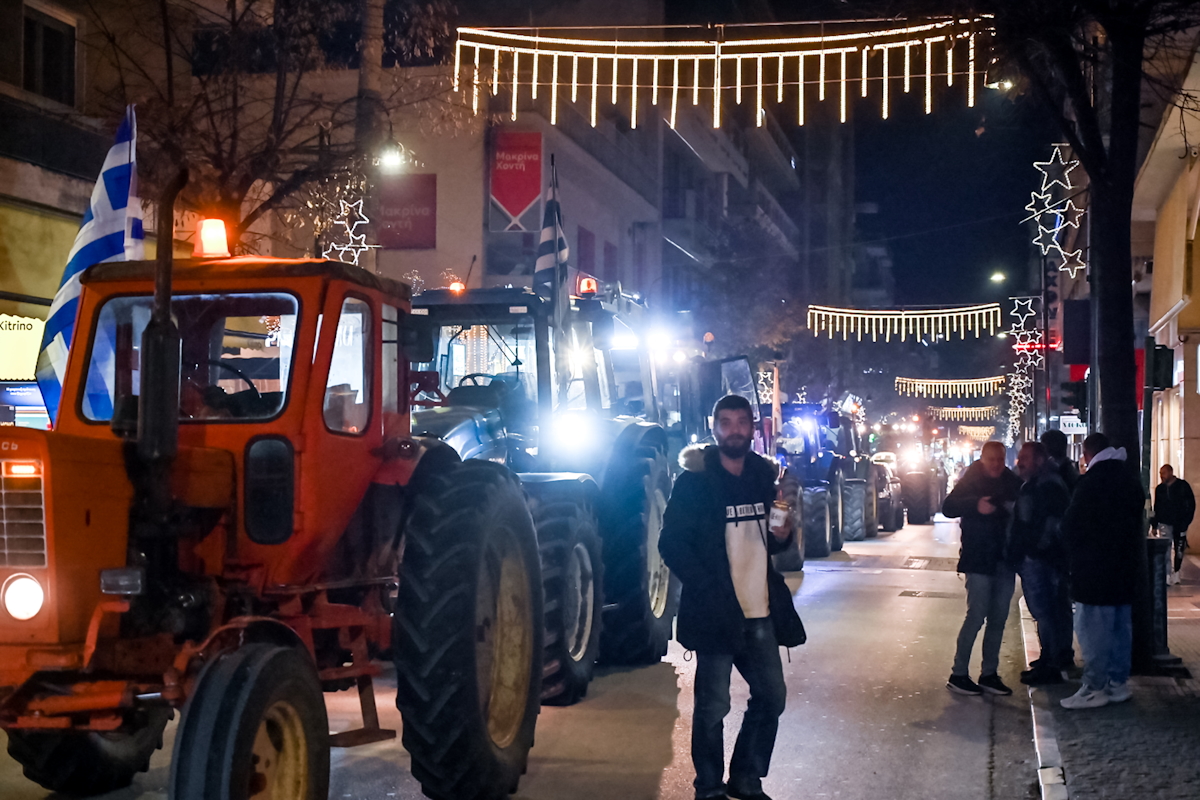 Στο κέντρο της Λάρισας τα τρακτέρ απο το μπλόκο της Νίκαιας