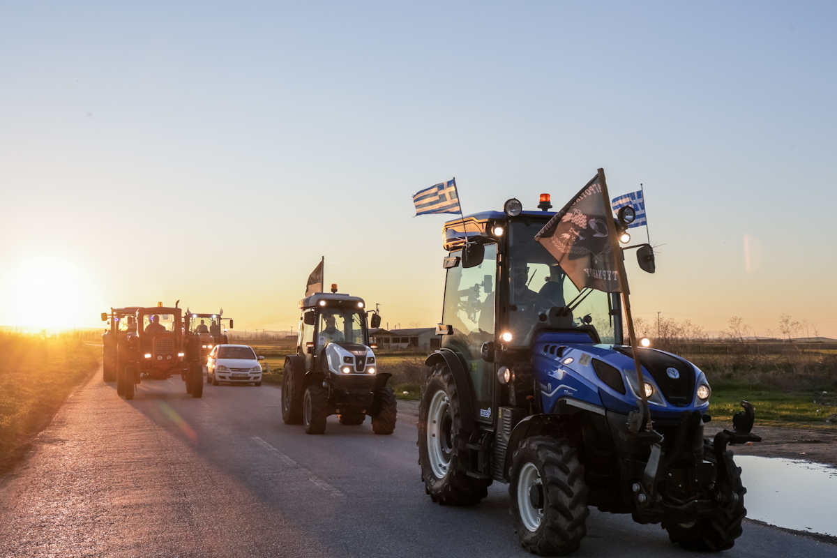 Αγρότες έκλεισαν την παρακαμπτήριο του Αχιλλείου-Κιλελέρ, στον δρόμο Λάρισας Βόλου