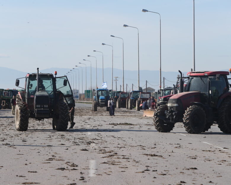Μαρινάκης για μπλόκα αγροτών: Οι δρόμοι ανήκουν σε όλους και θα μείνουν ανοικτοί – Δεν είναι δυνατόν να ταλαιπωρείται ο κόσμος