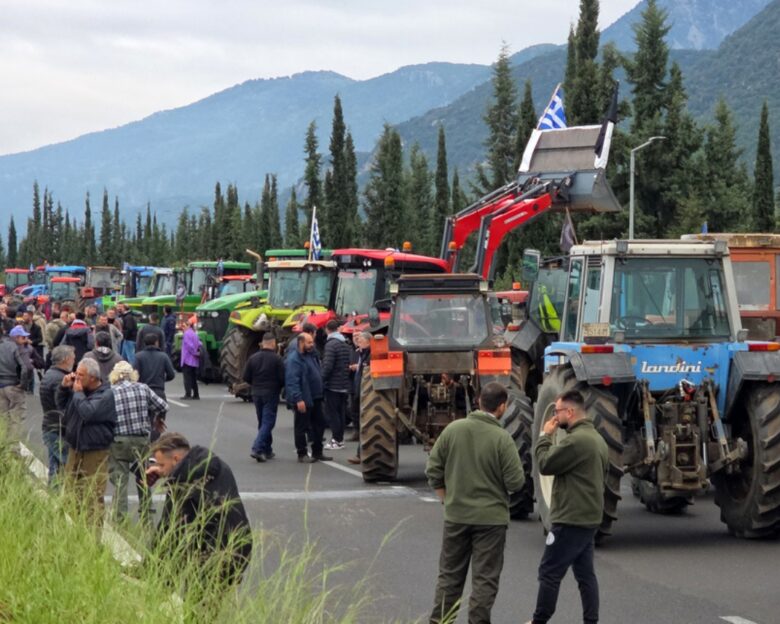 Μπλόκα αγροτών: Ενισχύουν τις κινητοποιήσεις τους στις Εθνικές Οδούς – Αύριο κλείνει και το Κάστρο στη Βοιωτία