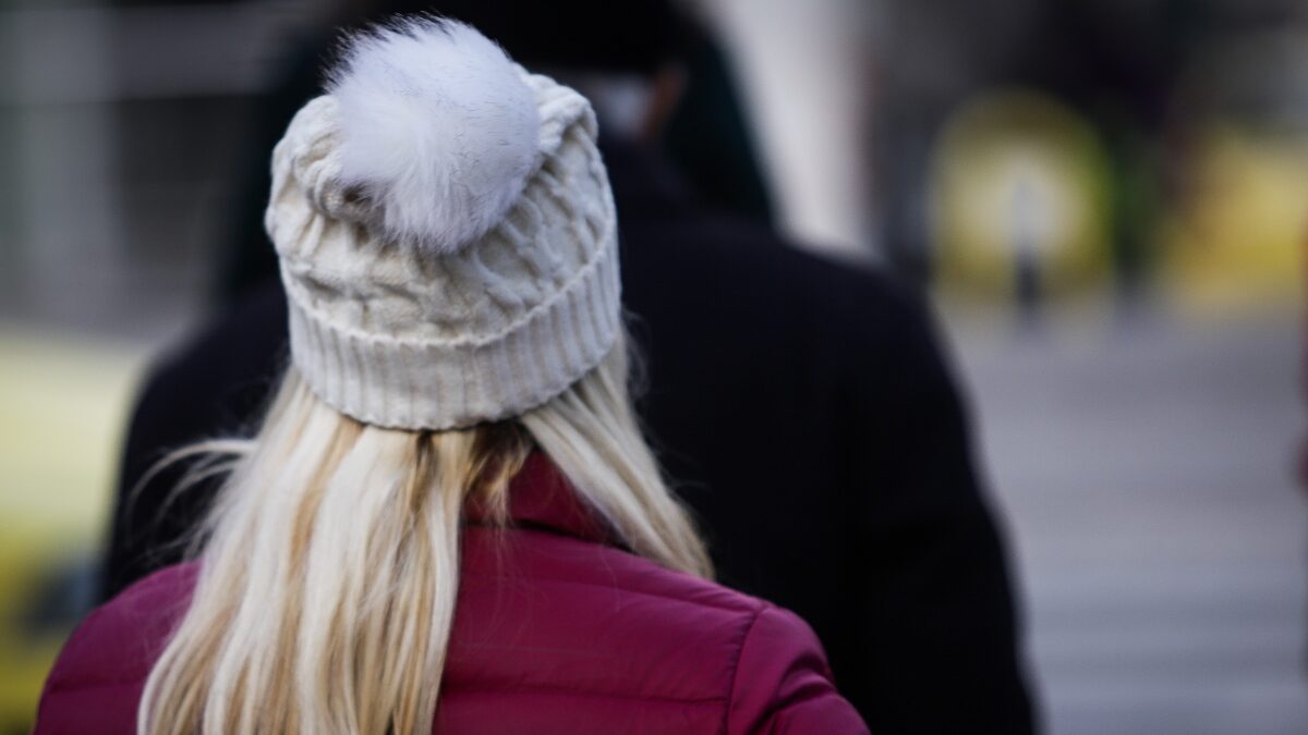 Κοπέλα με σκούφο