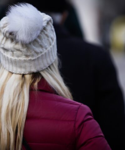 Κοπέλα με σκούφο