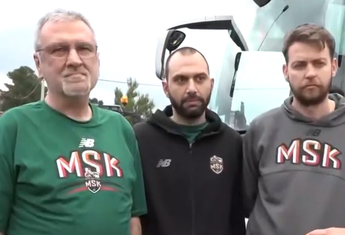 Μπλόκα αγροτών: Ομάδα της Τουρκίας ακινητοποιήθηκε στη Θήβα, πηγαίνοντας στην Καρδίτσα για αγώνα του BCL