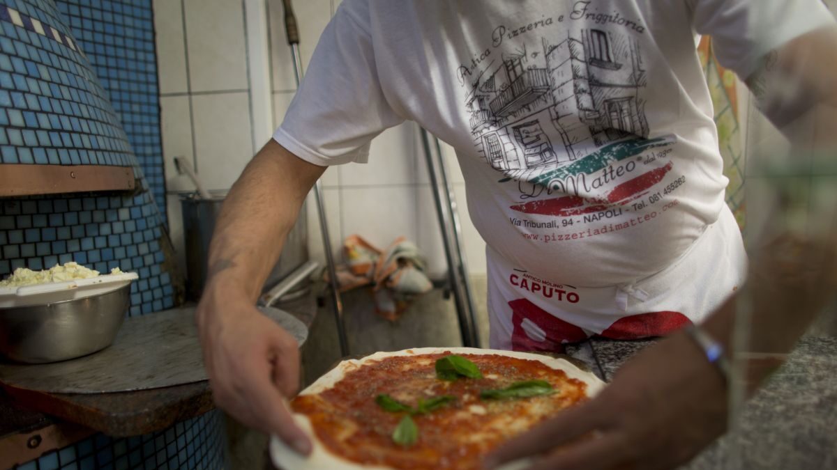 Πίτσα ναπολιτάνικη