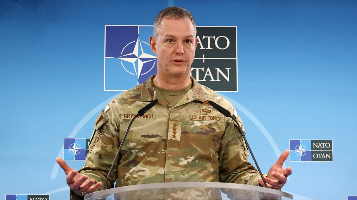 Ο ανώτατος συμμαχικός διοικητής Ευρώπης του ΝΑΤΟ Στρατηγός Αλέξους Γκρίνκεβιτς