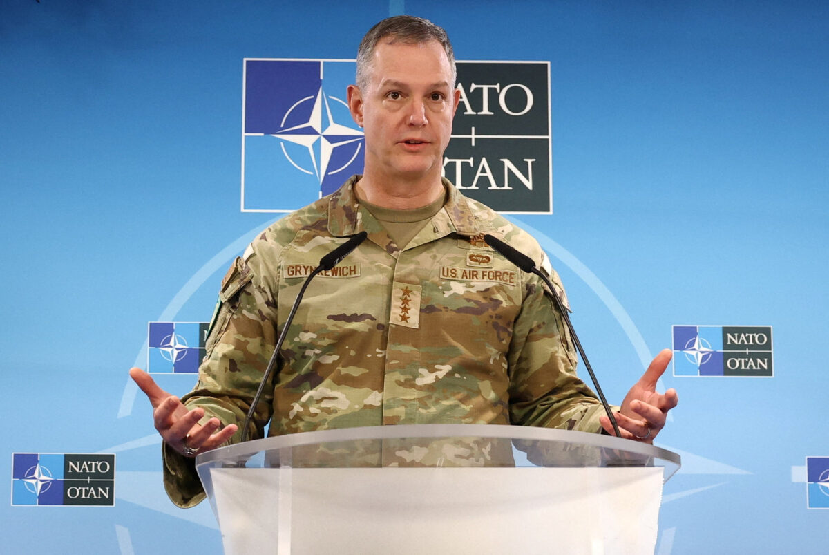 Ο ανώτατος συμμαχικός διοικητής Ευρώπης του ΝΑΤΟ Στρατηγός Αλέξους Γκρίνκεβιτς