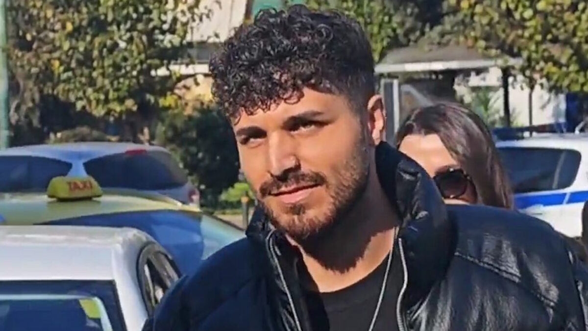 τραγουδιστής