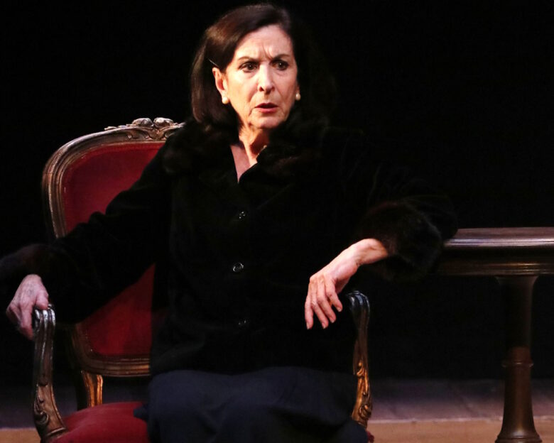 Νένα Μεντή: «Έχασα τρία παιδιά από τοξόπλασμα, έφαγα κρέας από ταβέρνα που μάλλον το είχε γλύψει γάτα»