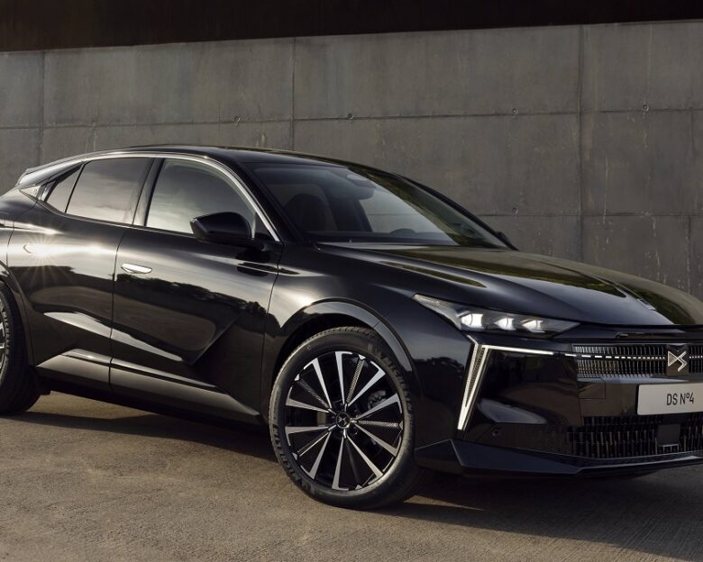 DS: Από 33.900 ευρώ το DS N°4 με τρία κινητήρια συστήματα