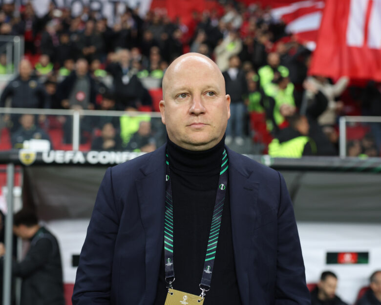 Νίκολιτς με ευχάριστη διάθεση μετά τη νίκη της ΑΕΚ: «Ελπίζω να ανοίξουν το δρόμο για να πάμε στο Αγρίνιο»