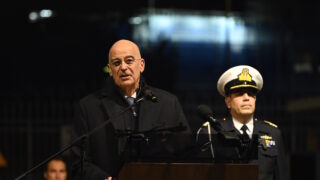 Παρουσία του Νίκου Δένδια έγινε η φωταγώγηση του χριστουγεννιάτικου δέντρου του Υπουργείου Εθνικής Άμυνας