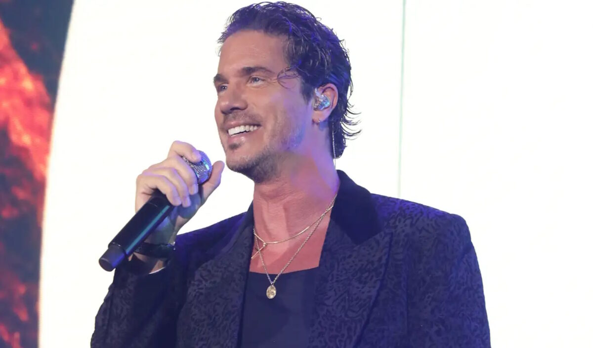 O Νίκος Οικονομόπουλος